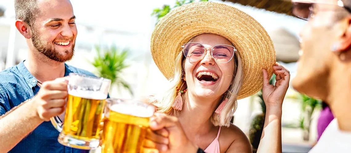 
              Discover the beach bars in Valencia with music