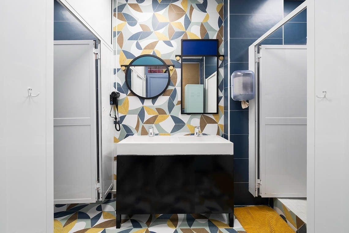 Modern double sink vanity at Hôme Youth Hostel Valencia | Feet Up | Valencia | Official website.