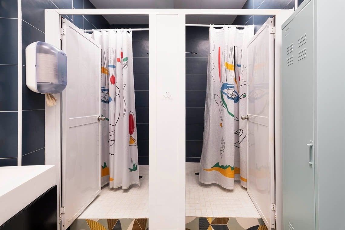Stylish private shower stalls at Hôme Youth Hostel Valencia | Feet Up. Book now!