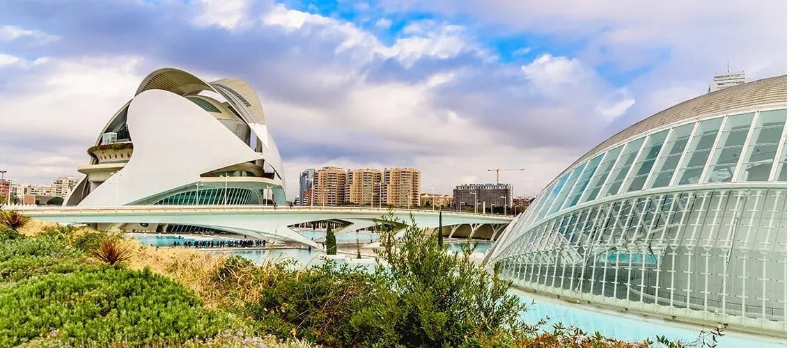 
              What monuments can't you miss in Valencia?
