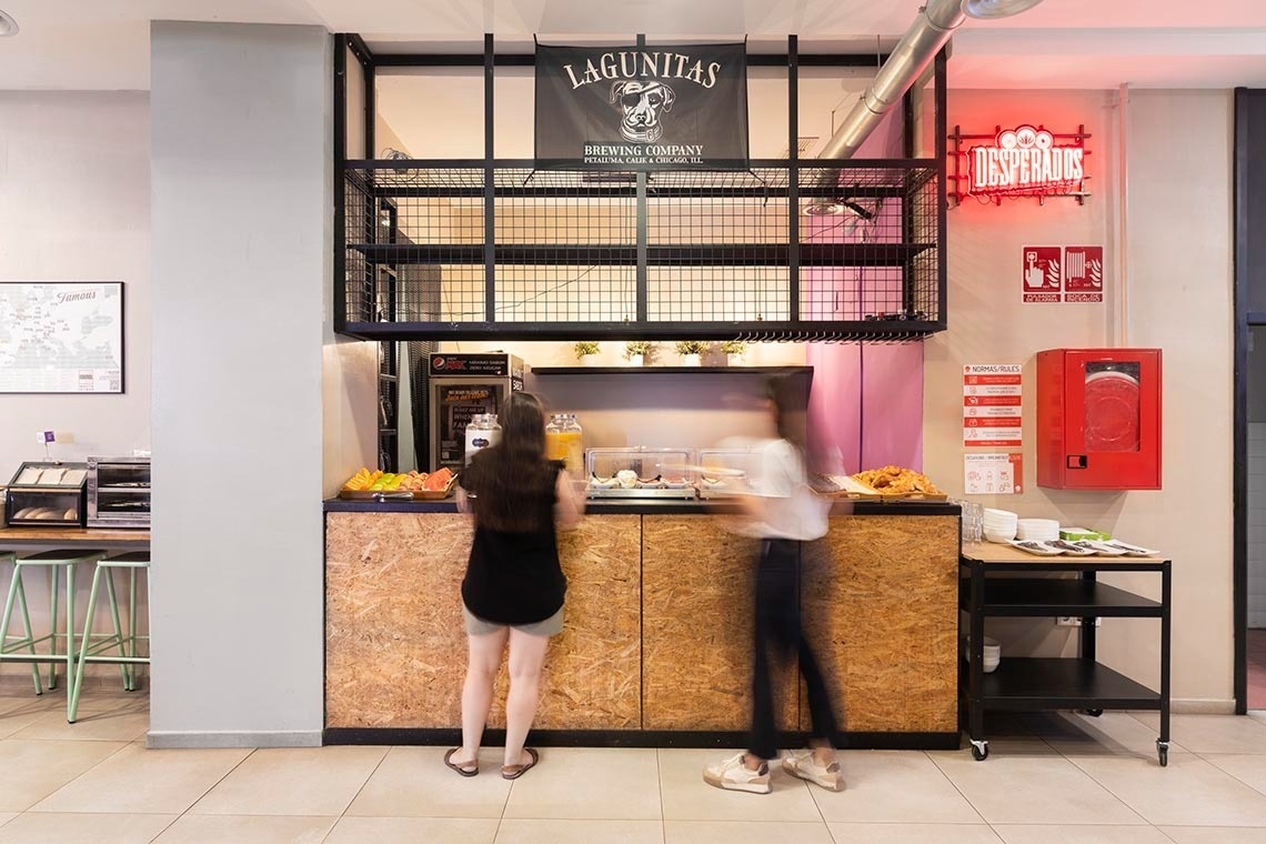 Buffet breakfast with coffee and tea in a modern space. Feet up with our corporate service!