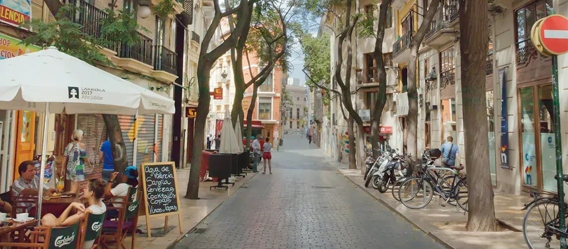 
              Discover the liveliest neighborhoods in Valencia