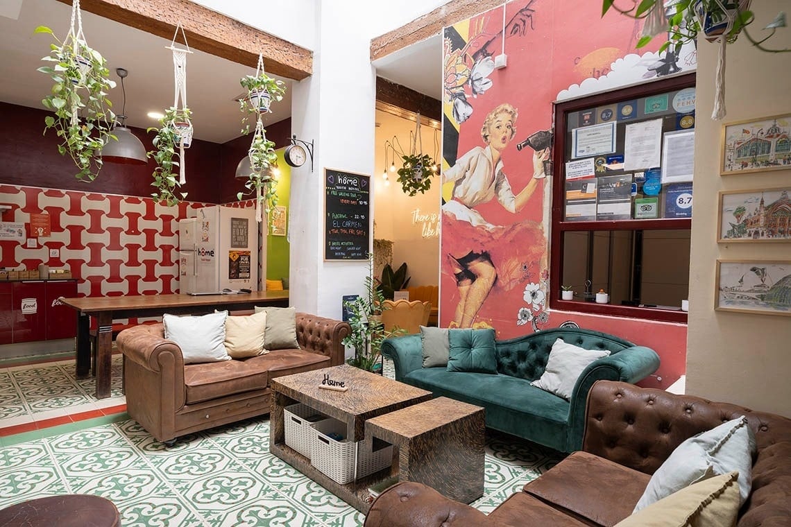 Stylish lounge at Hôme Youth Hostel Valencia | Feet Up | Valencia. Book direct.