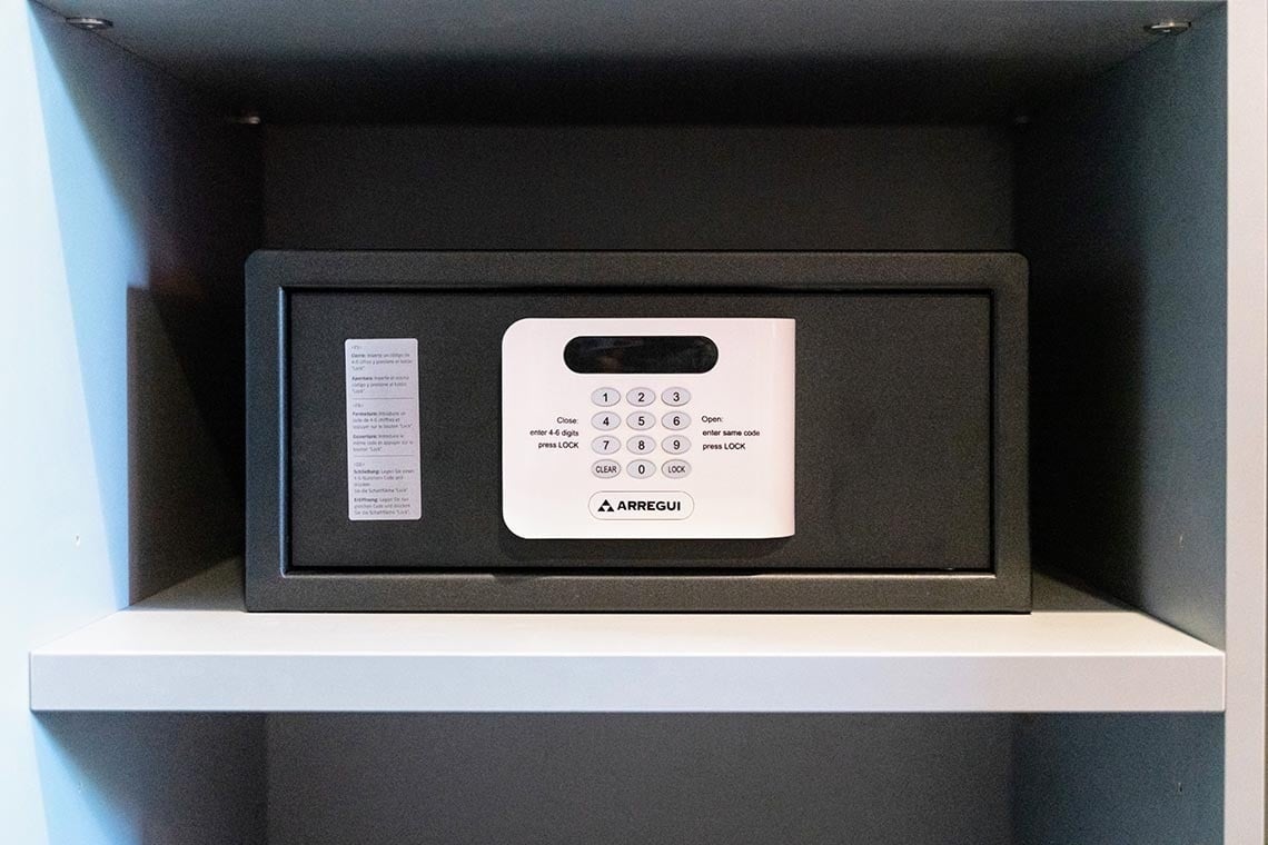 Caja fuerte digital Arregui en Nest Style Valencia Hotel | Feet Up | Valencia. Web oficial.
