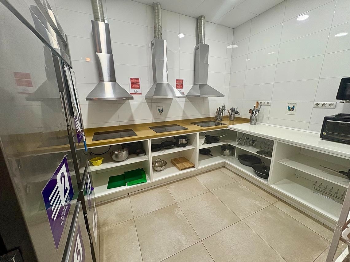 Fully equipped kitchen with hoods, perfect for Feet up: Corporativa stays. Relax!