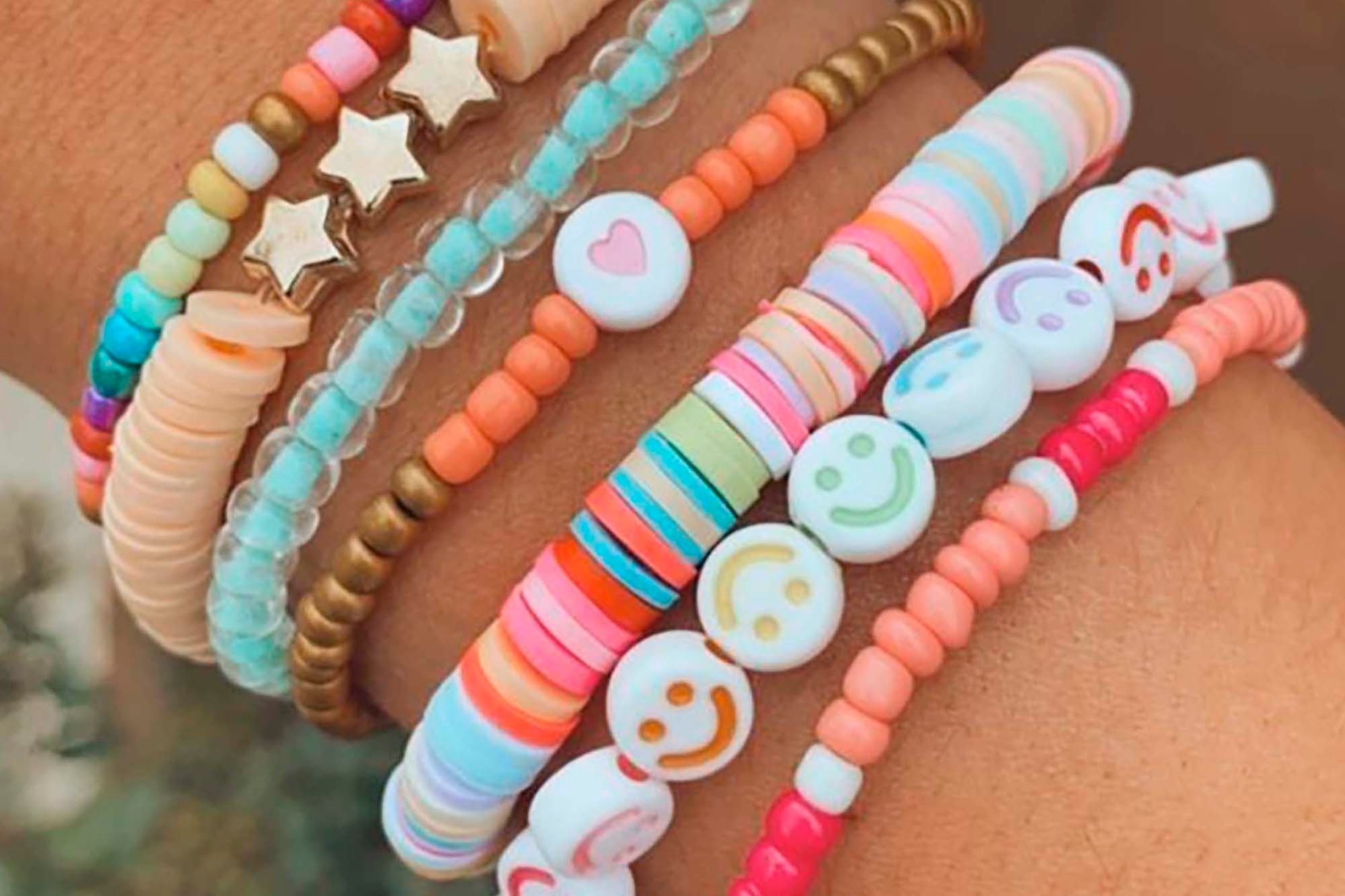 Stylish bracelets for a relaxed look, put your feet up and enjoy!