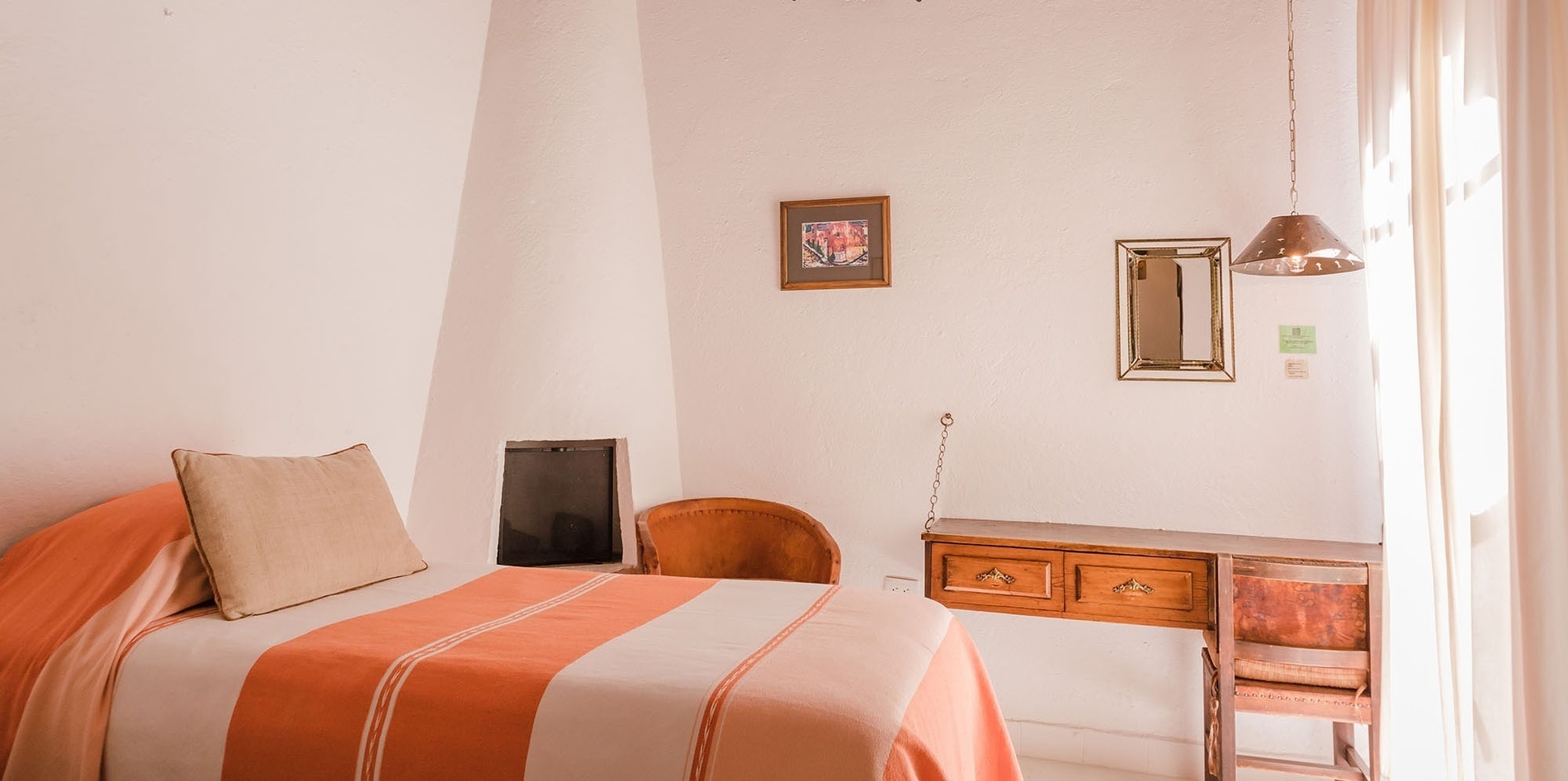 Spacious room in Mansion del Bosque hotel