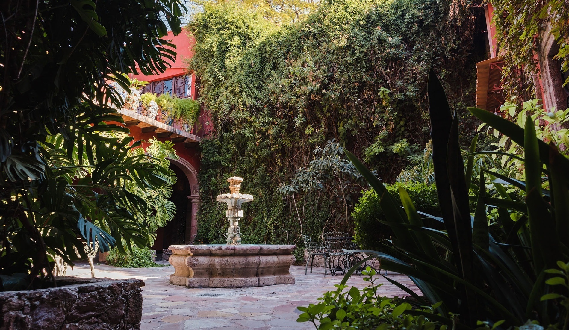 Decoración de la entrada Hotel Casa Luna