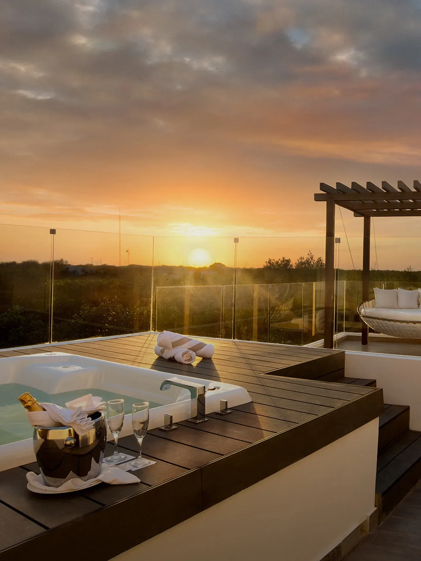 Luxury jacuzzi with champagne at sunset at The Fives Corpo.