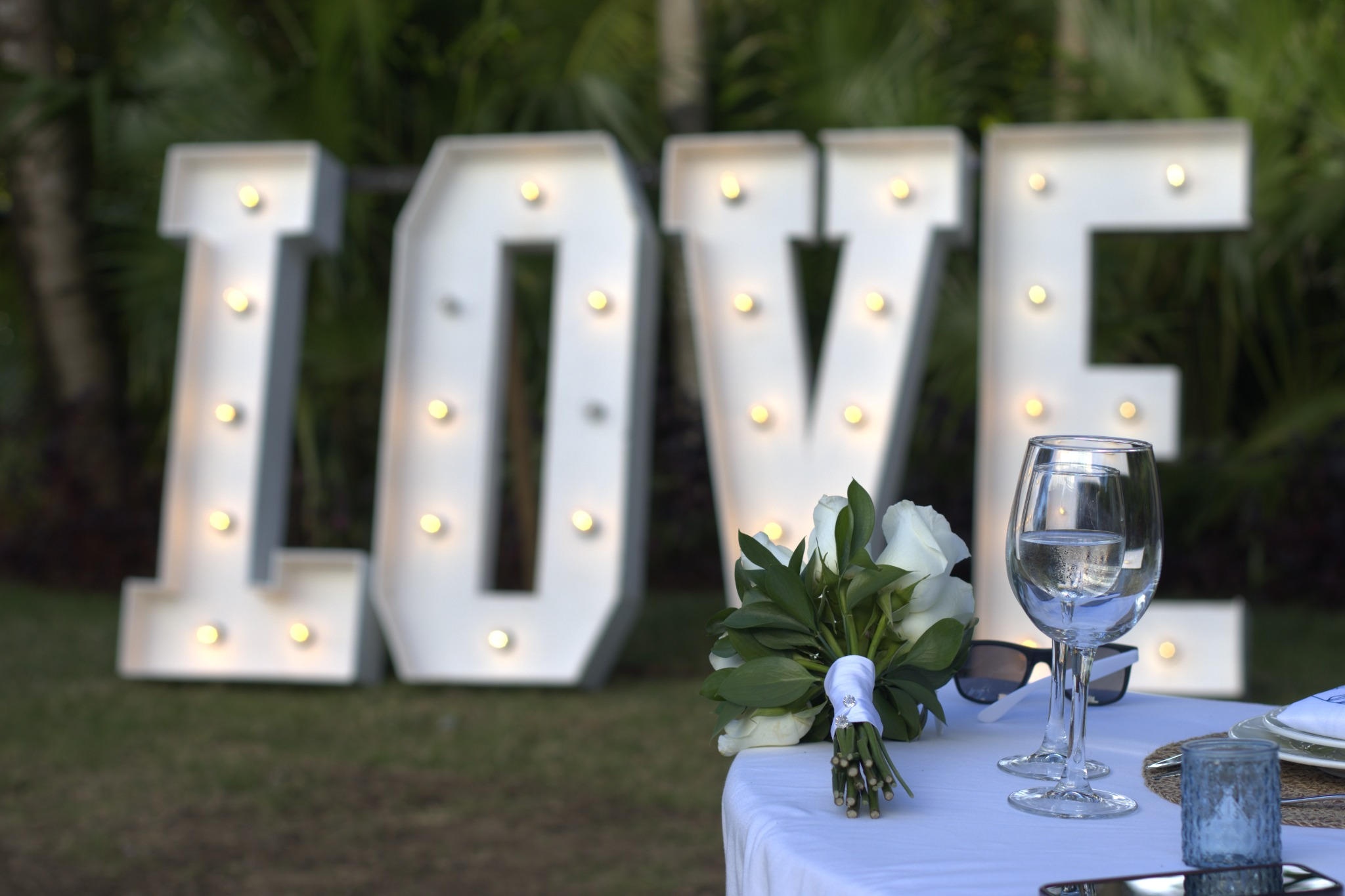Garden wedding reception surrounded by tropical nature in Riviera Maya