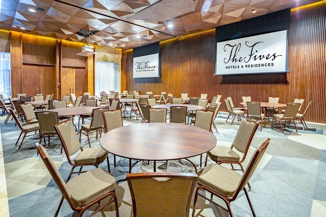 Salón de eventos en The Fives Downtown Hotel - Curio Collection by Hilton México.