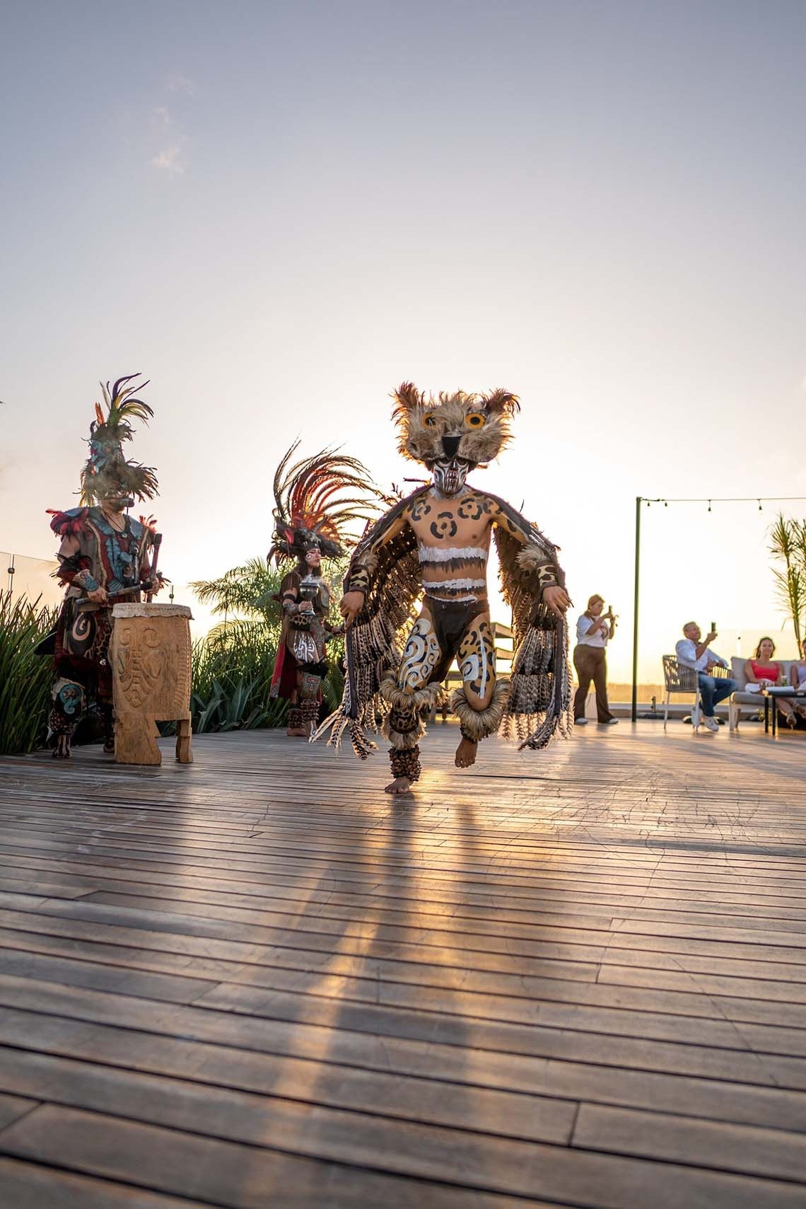 Danza prehispánica en The Fives Oceanfront Riviera Maya – Web oficial.