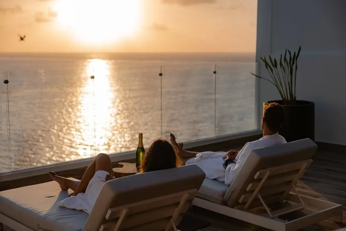 Enjoy sunset views from your Riviera Maya all-inclusive hotel balcony. Personalized advice awaits you.