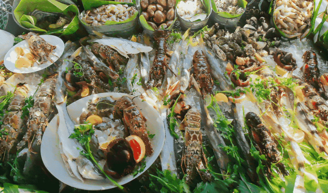 
              Disfruta de la pesca del día cada domingo en The Fives Oceanfront, Puerto Morelos