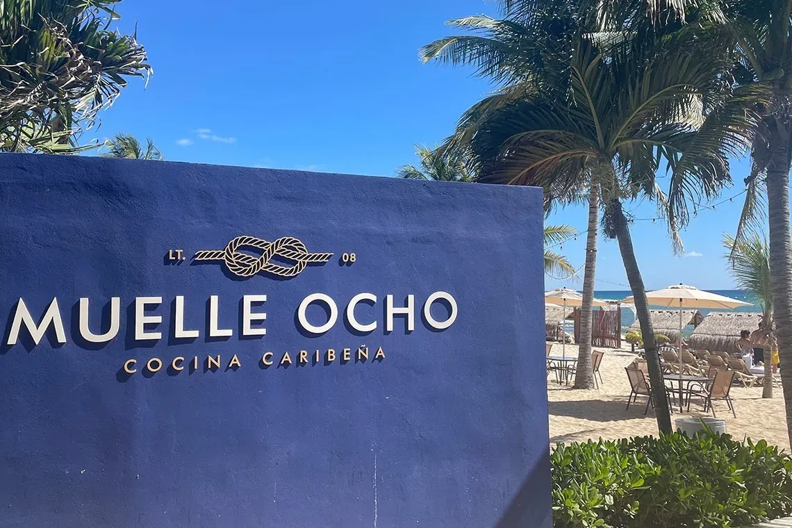 Muelle Ocho: Cocina Caribeña en The Fives Corpo Beach Club.