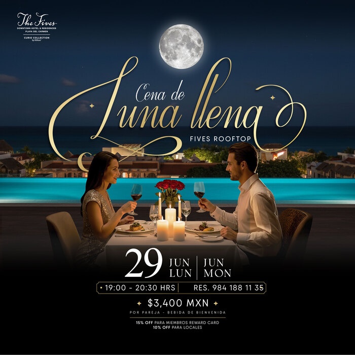 Cena romántica de luna llena en The Fives Playa del Carmen, música de saxofón.