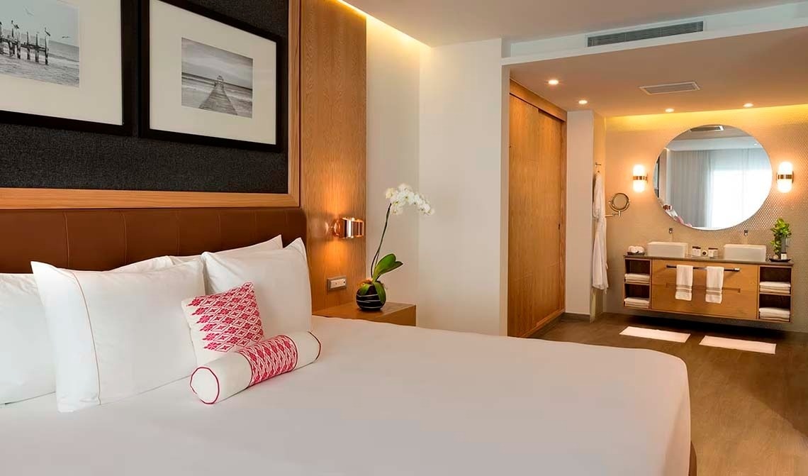 
              A new chapter of exclusivity and personalized service is born at The Fives Hotels & Residences: EPIC Collection, where luxury and comfort merge to create unforgettable dreams