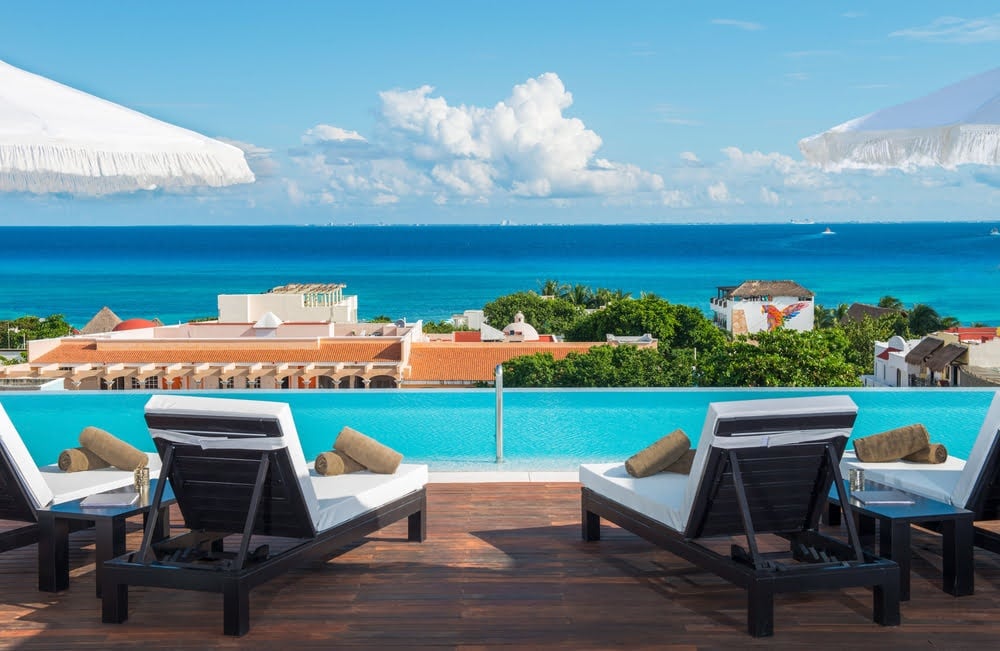 The Fives Downtown alberca y vista en Playa del Carmen