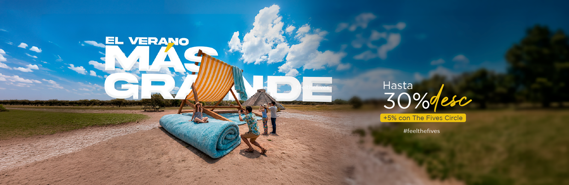Pareja disfrutando el mar en un hotel boutique solo para adultos en la Riviera Maya
