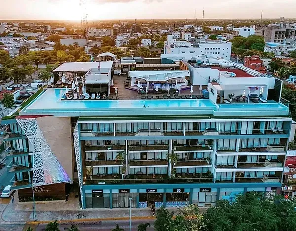 The Fives Corpo: rooftop infinity pool and city views.