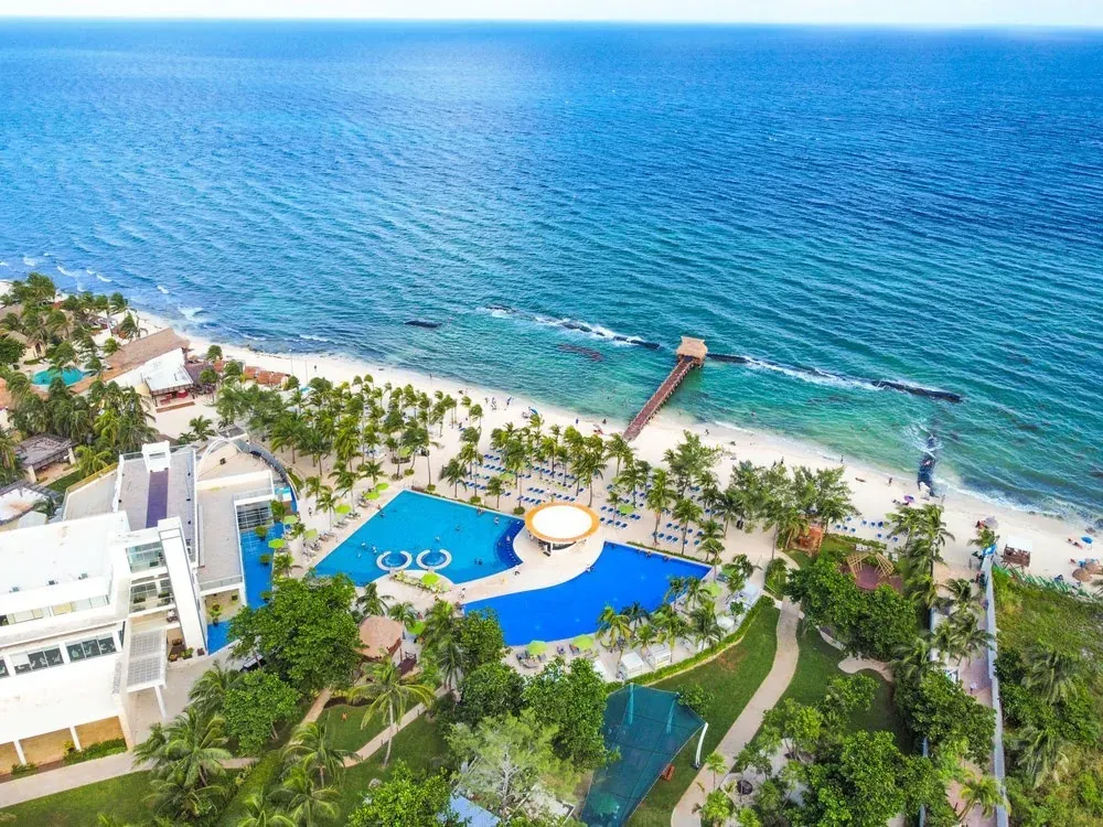 Bleisure Riviera Maya: Disfruta de piscinas y playa en The Fives Hotels.
