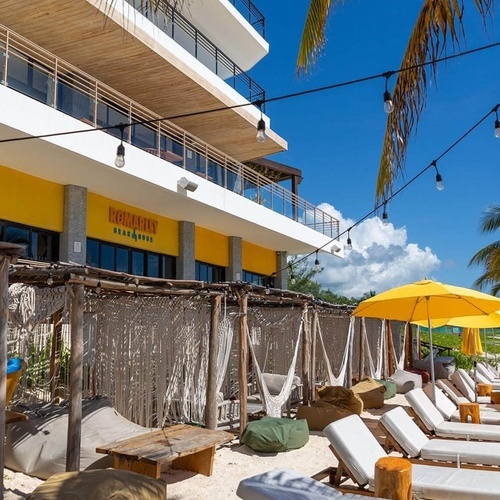 a yellow building with the word hawaiian on it