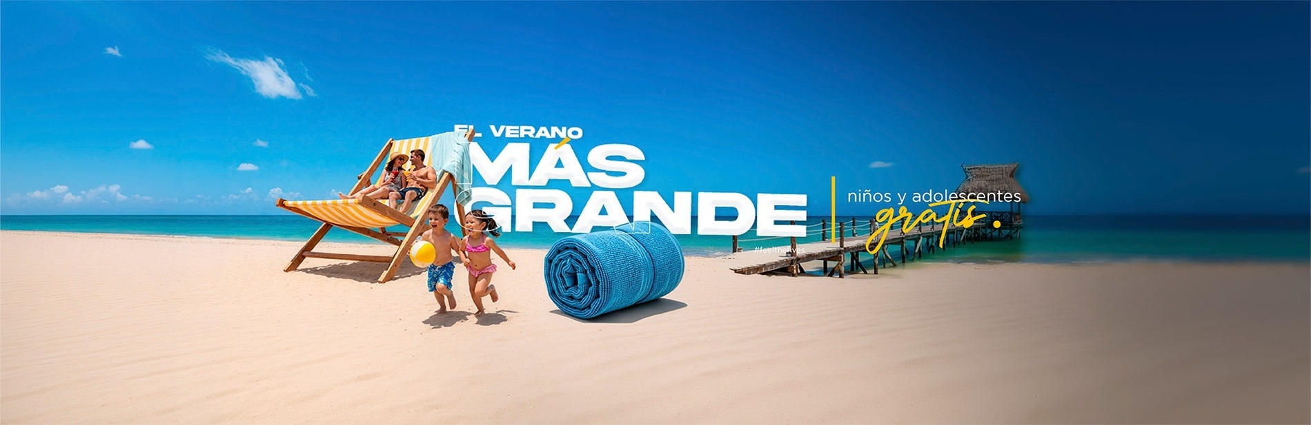 un hombre y una mujer se paran en la puerta de una piscina