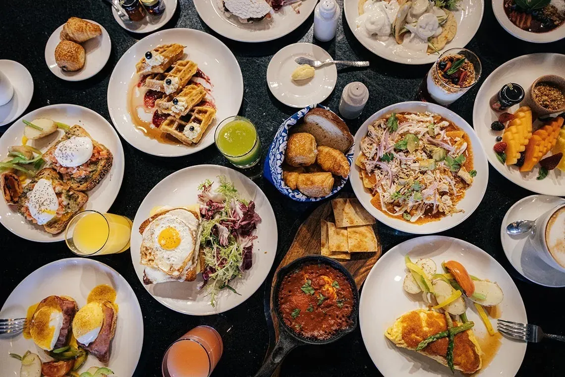 Desayuno variado en The Fives Downtown Hotel - Curio Collection by Hilton | México | Web oficial.