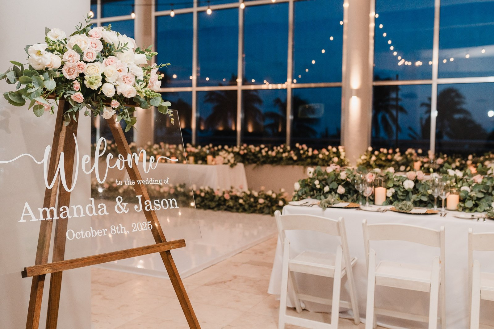 Inspiración de recepción de boda en salón interior elegante en Riviera Maya