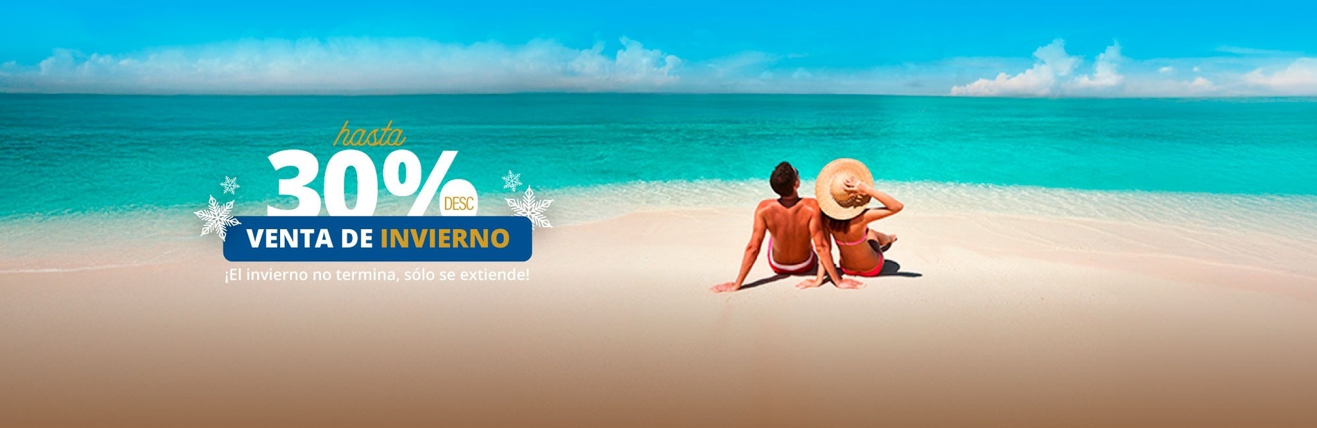 un hombre y una mujer se paran en la puerta de una piscina