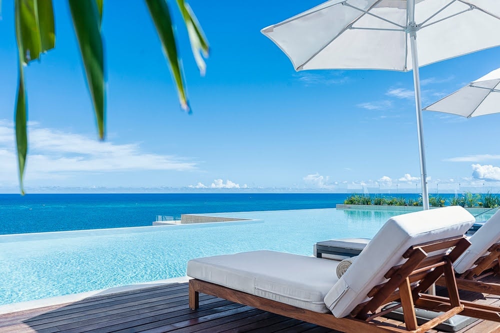 The Fives Oceanfront rooftop y experiencias frente al Caribe