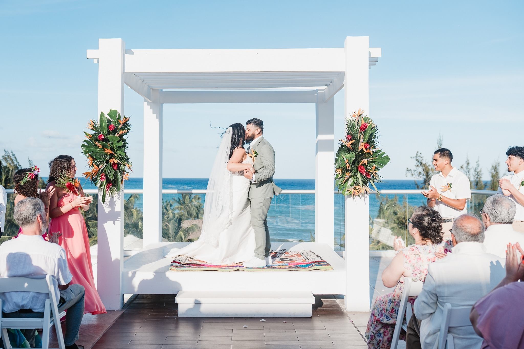Experiencia de boda en terraza en The Fives Beach Hotel and Residences en Playa del Carmen