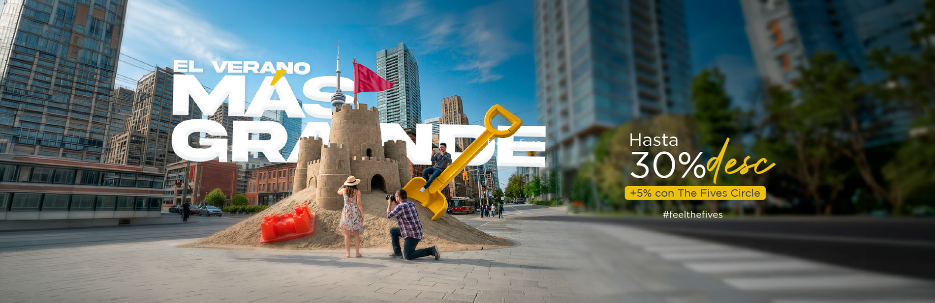 Familia disfrutando vacaciones de invierno en la playa de la Riviera Maya