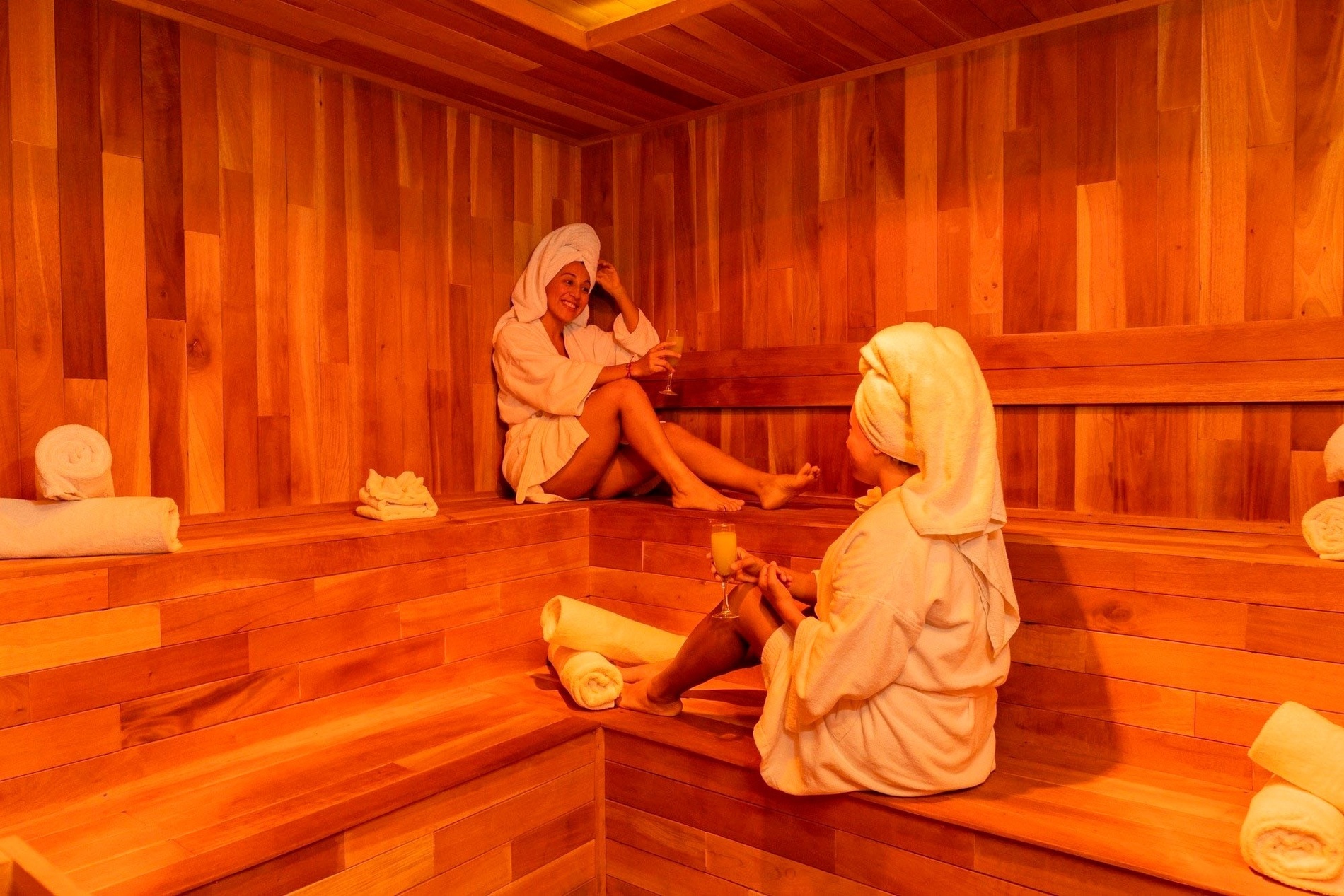 Relájate en la sauna de The Fives Oceanfront Riviera Maya, México. Habitaciones todo incluido.
