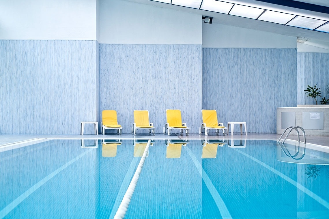 Indoor pool with loungers. Lam Hotel Porto-Gaia | Official website