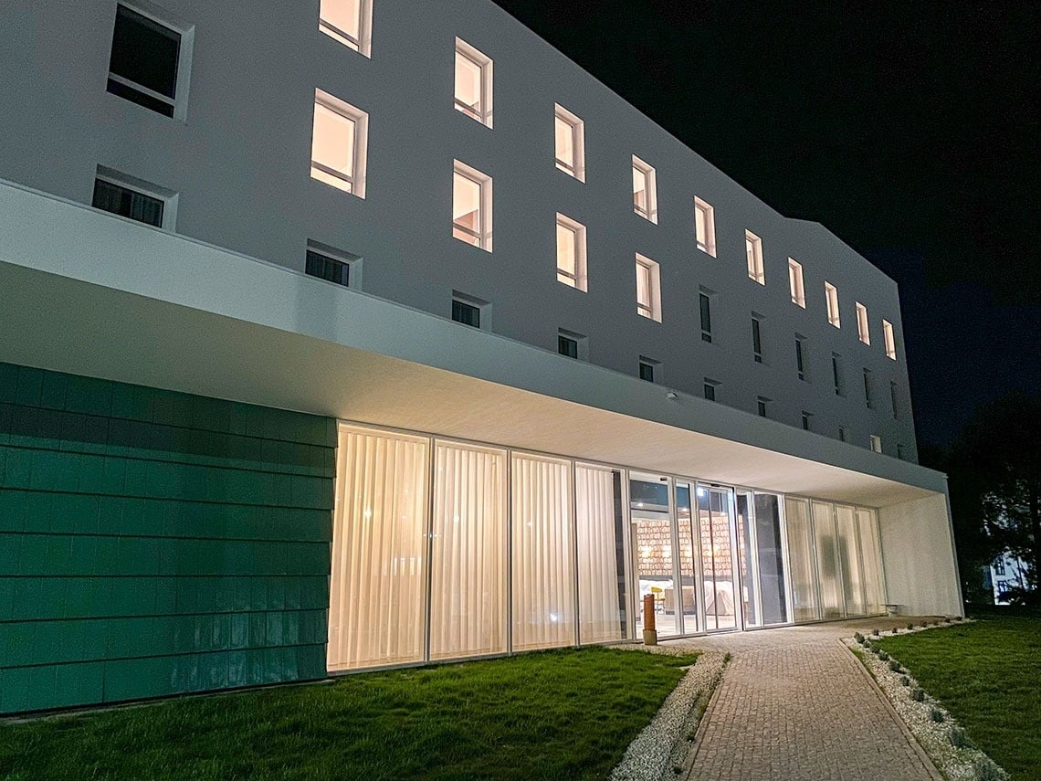 Modern hotel exterior at night, Flag Hotel Caldas da Rainha
