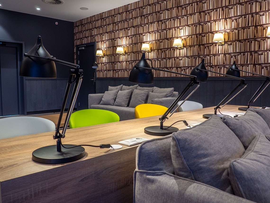 a room with a couch and a table with lamps on it