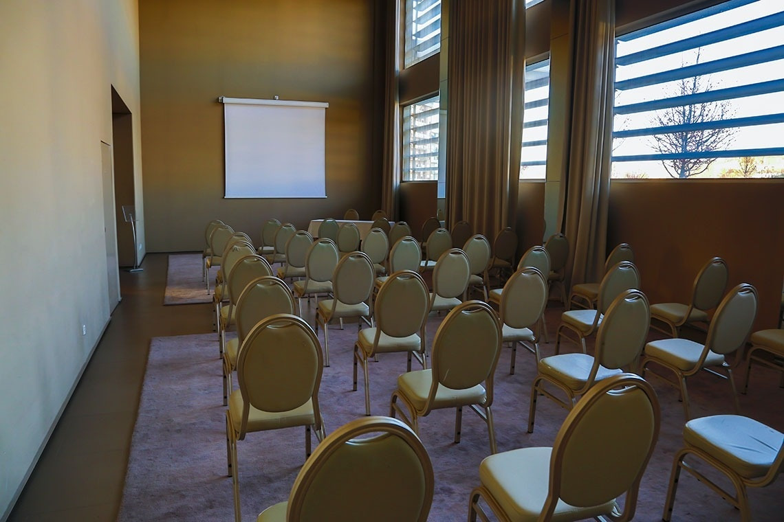 Conference room with seating at Golden Tulip Sao Joao da Madeira | Official website