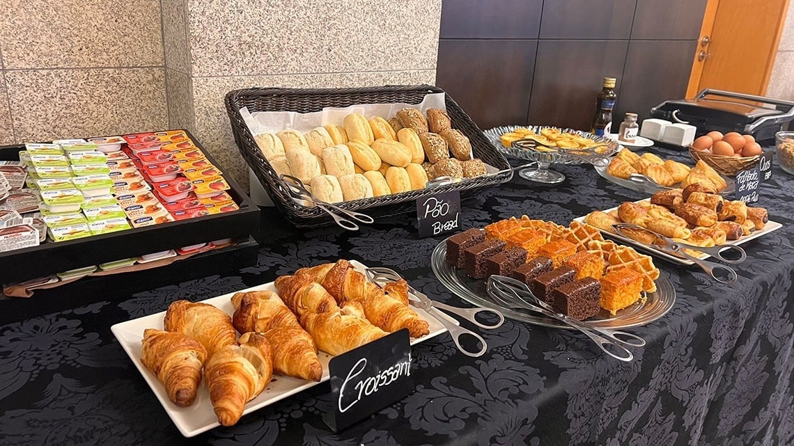Enjoy a breakfast buffet at Flag Hotel Barcelos with pastries, bread, and yogurt.