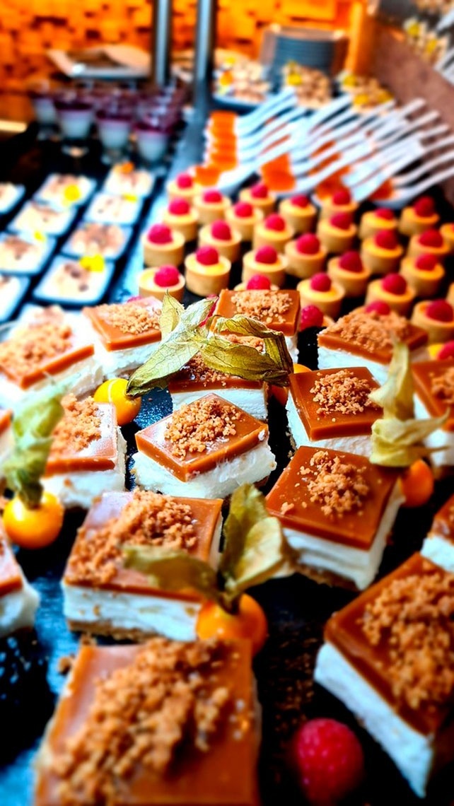 Bolo de caramelo com cobertura crocante no Monchique Resort & SPA by Flagworld Hotels | Website oficial