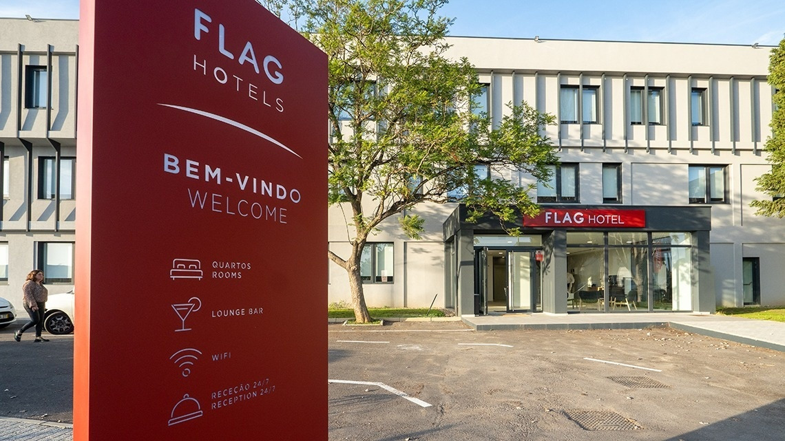 Welcome to Flag Hotel Lisbon Sintra. Rooms, lounge bar, WiFi, 24/7 reception.