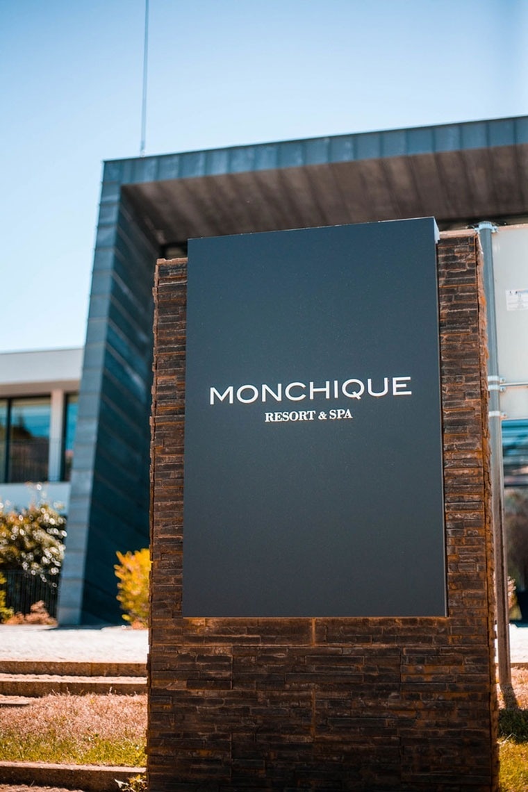 Placa do Monchique Resort & SPA by Flagworld Hotels | Website oficial. Conheça nosso resort de luxo.