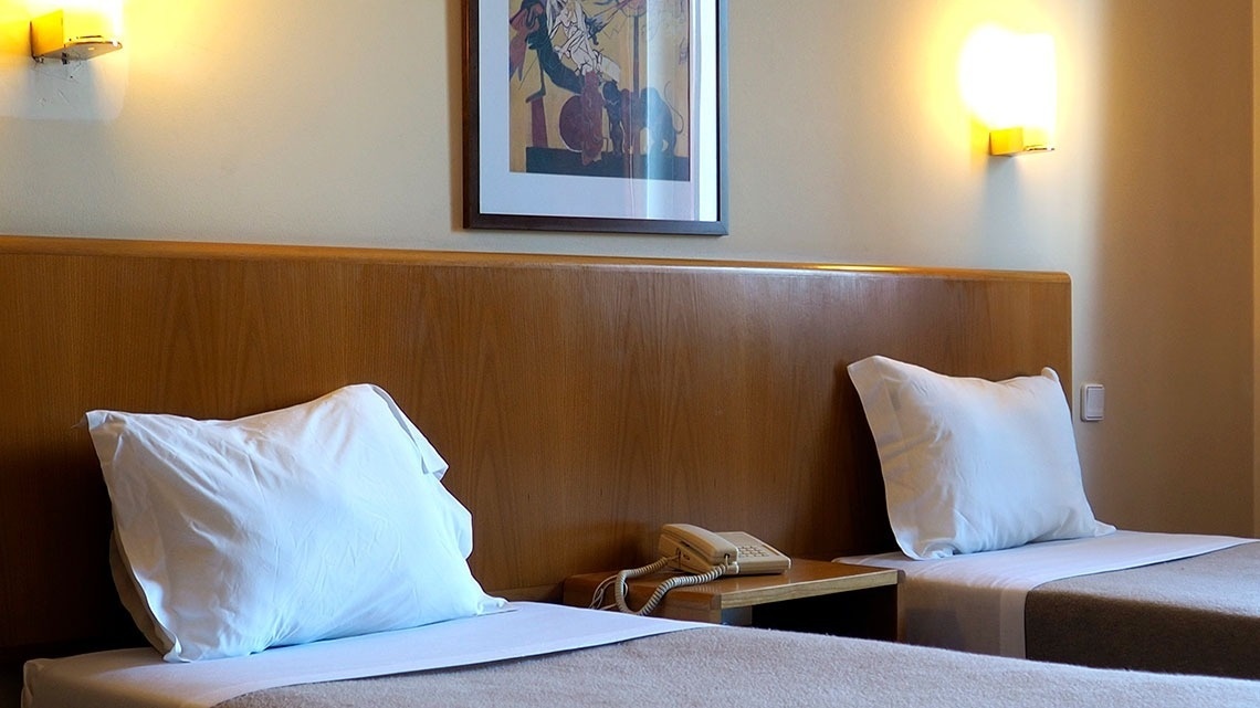 Quartos duplos confortáveis no Flag Hotel Porto-Maia, ideais para sua estadia.