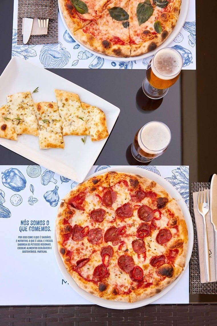 Desfrute de pizzas artesanais e cervejas locais no Monchique Resort & SPA by Flagworld Hotels.