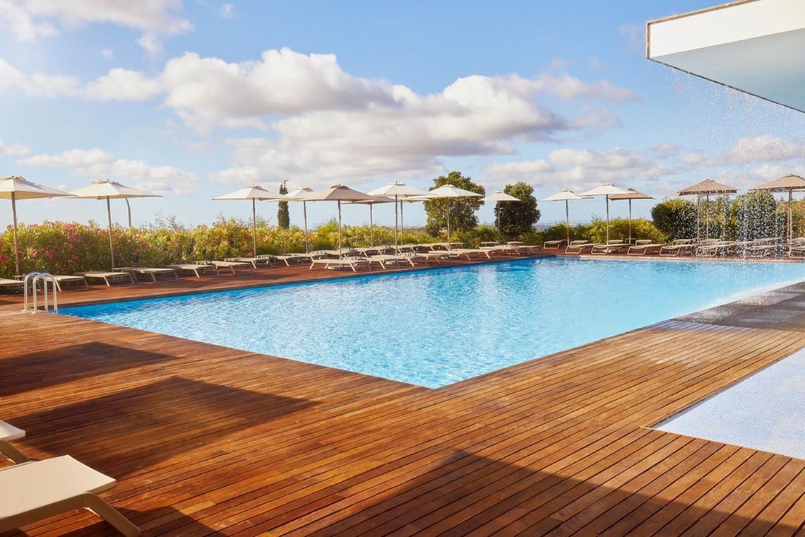 Piscina deslumbrante do Monchique Resort & SPA by Flagworld Hotels | Website oficial