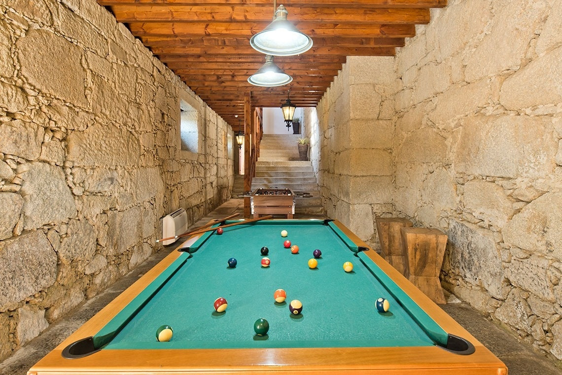 Sala de juegos billar y futbolín en Lam Hotel Convento do Desagravo.