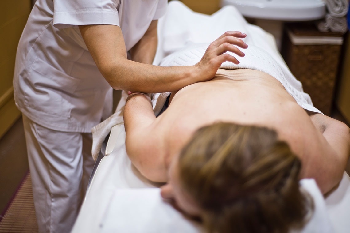Relaxing massage at Lam Hotel Porto-Gaia. Book your spa experience today.