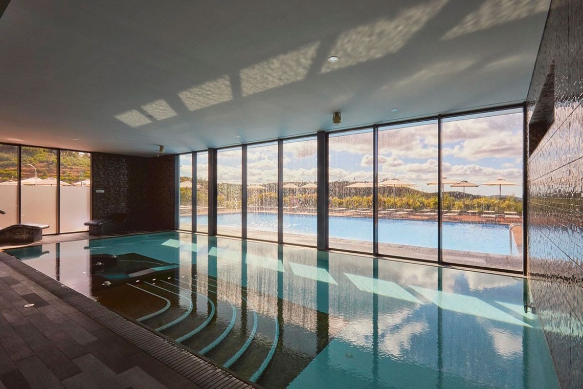Piscina interior aquecida com vista para o exterior, Monchique Resort & SPA by Flagworld Hotels | Website oficial