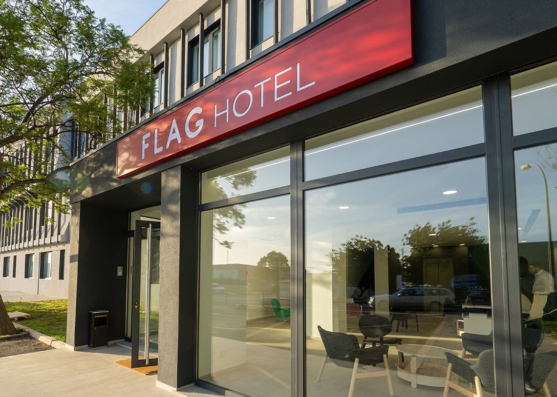 Flag Hotel Lisbon Sintra: Modern entrance and exterior with clear signage.