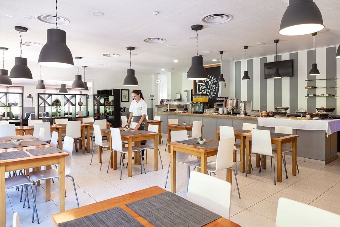 Café da manhã no Campanile Setúbal | Website oficial: buffet com diversas opções.